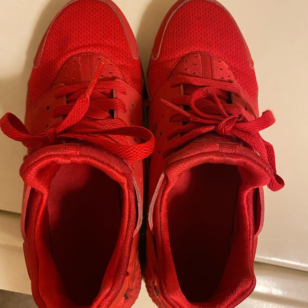 Nike Boys Red Huarache - Picture 3 of 5